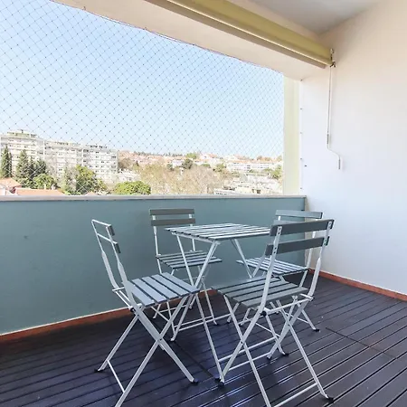 Апартаменти Olivais Balcony By Homing *