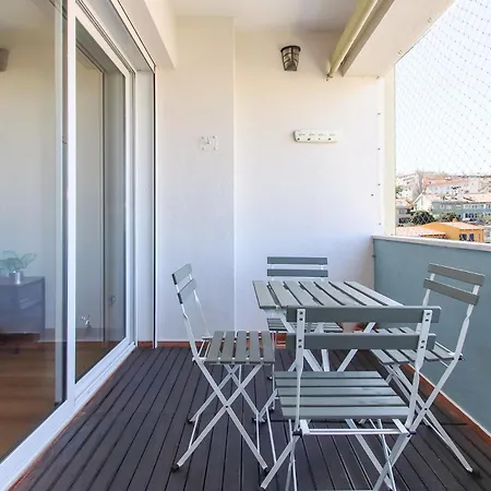 Appartement Olivais Balcony By Homing